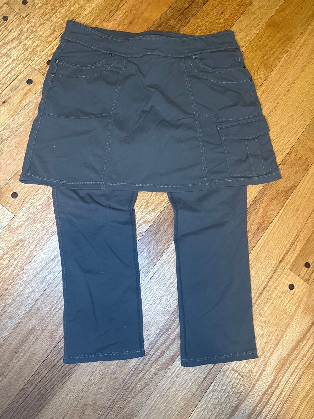 Athleta Bettona 2-in-1 Skirt Capri Leggings Gray Women's Sz Medium